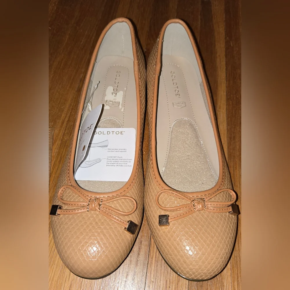 New Goldtoe Womens Ballet Flats Tan Faux Leather Slip On Shoes Size 8